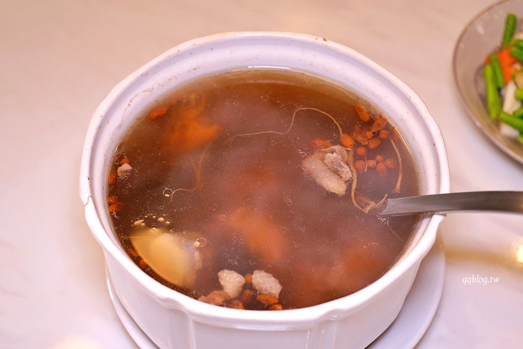 台中北屯︱鴻龍宴x活蝦料理.把整艘船開進餐廳裡,8人套餐菜色豐富,台中合菜餐廳推薦 @QQ的懶骨頭 台中北屯︱鴻龍宴x活蝦料理.把整艘船開進餐廳裡,8人套餐菜色豐富,台中合菜餐廳推薦 @QQ的懶骨頭