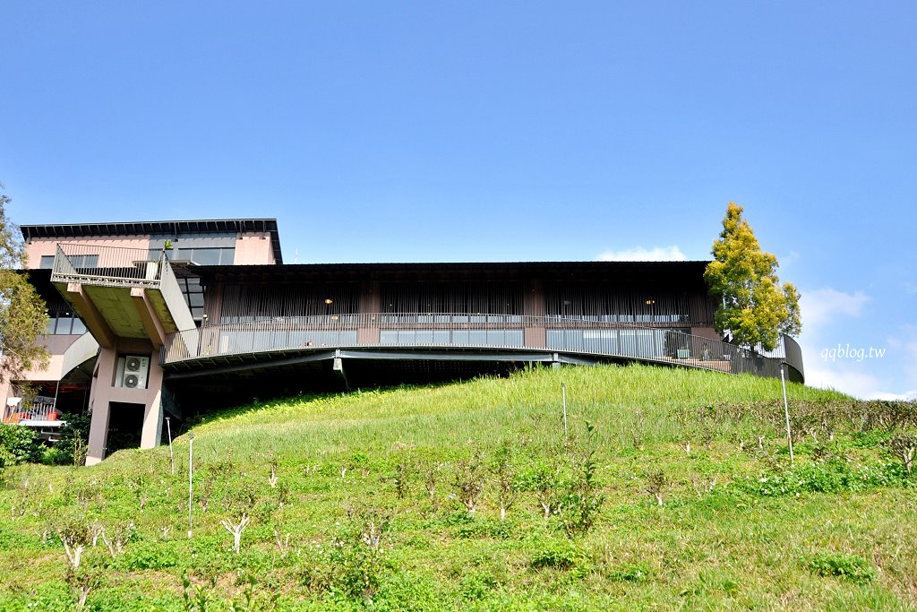 南投魚池︱鹿篙咖啡莊園．茶園環繞的景觀咖啡館，坐擁180度群山美景 @QQ的懶骨頭