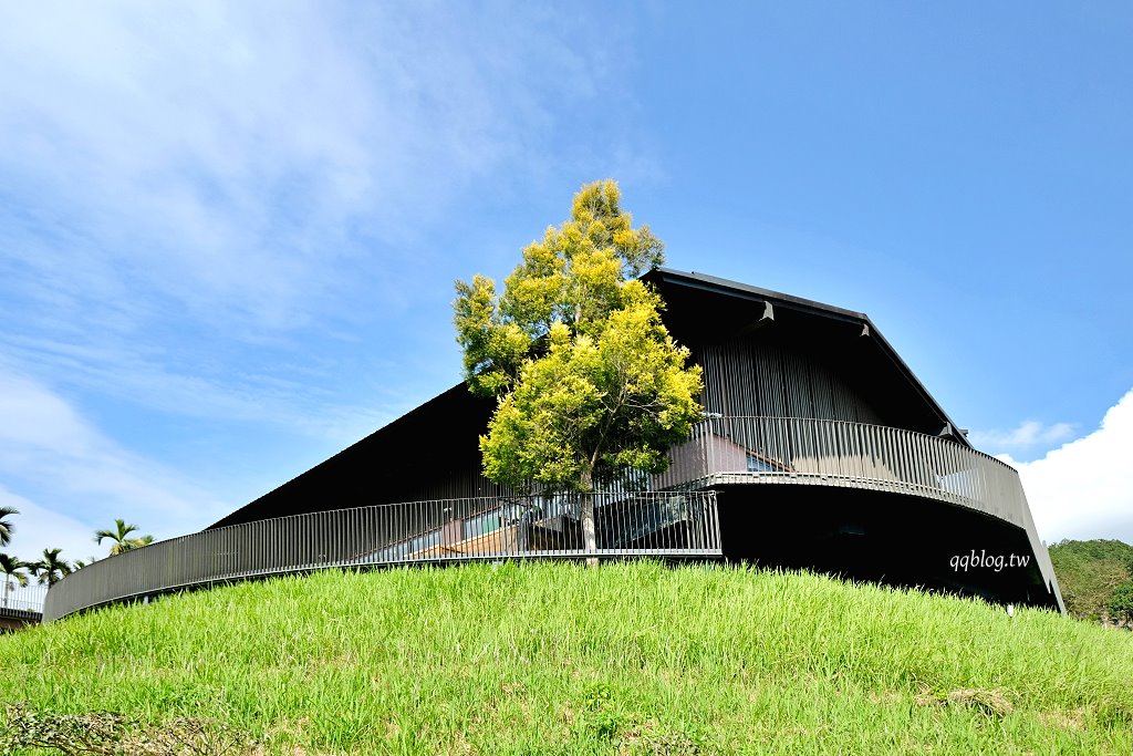 南投魚池︱鹿篙咖啡莊園．茶園環繞的景觀咖啡館，坐擁180度群山美景 @QQ的懶骨頭