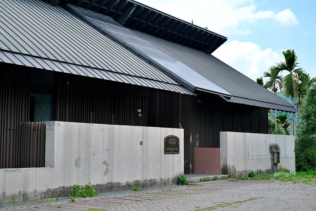南投魚池︱鹿篙咖啡莊園．茶園環繞的景觀咖啡館，坐擁180度群山美景 @QQ的懶骨頭