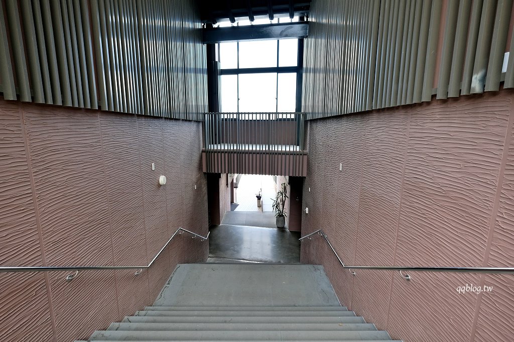 南投魚池︱鹿篙咖啡莊園．茶園環繞的景觀咖啡館，坐擁180度群山美景 @QQ的懶骨頭