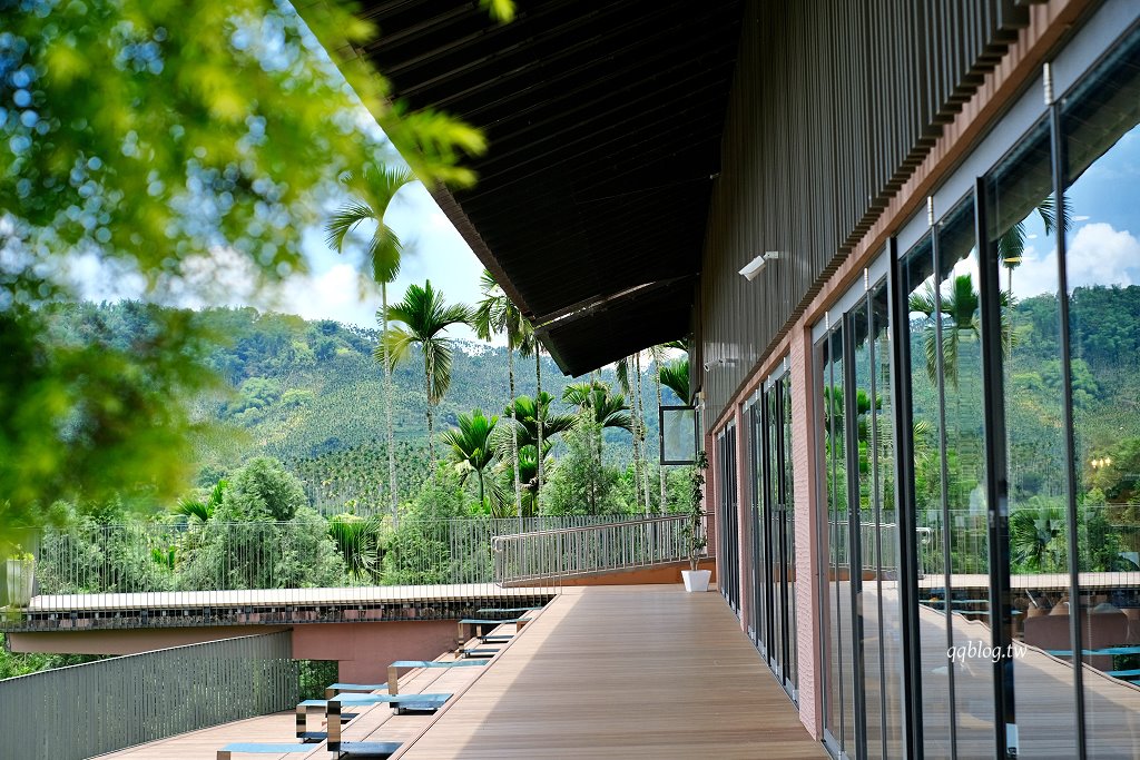 南投魚池︱鹿篙咖啡莊園．茶園環繞的景觀咖啡館，坐擁180度群山美景 @QQ的懶骨頭