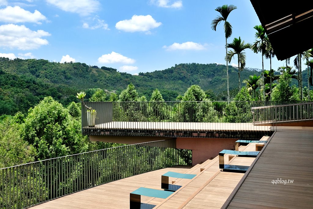 南投魚池︱鹿篙咖啡莊園．茶園環繞的景觀咖啡館，坐擁180度群山美景 @QQ的懶骨頭