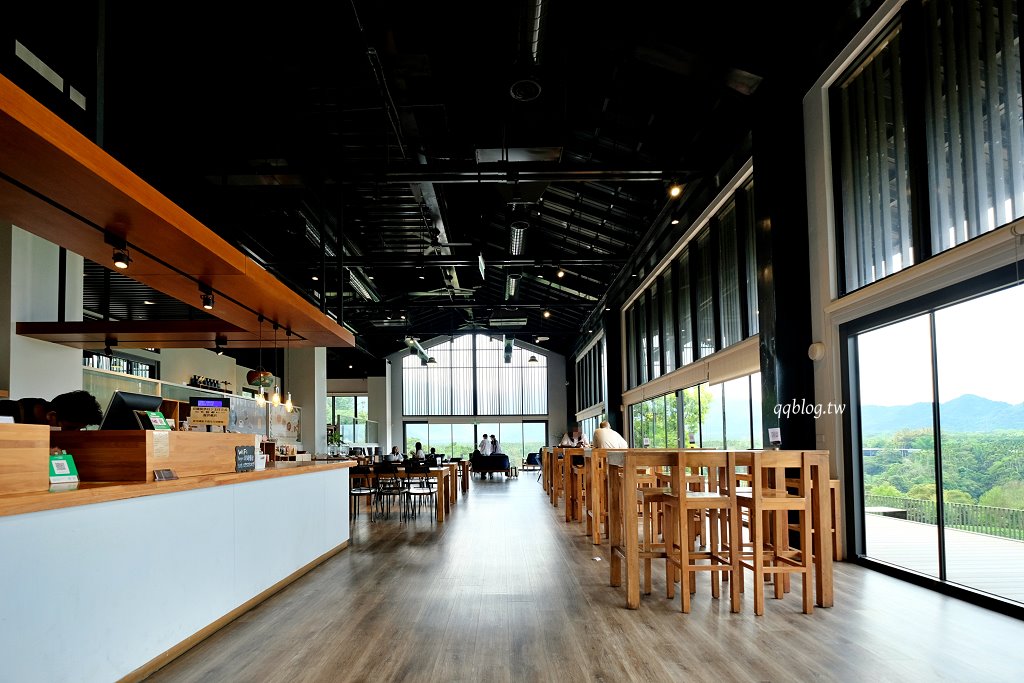 南投魚池︱鹿篙咖啡莊園．茶園環繞的景觀咖啡館，坐擁180度群山美景 @QQ的懶骨頭