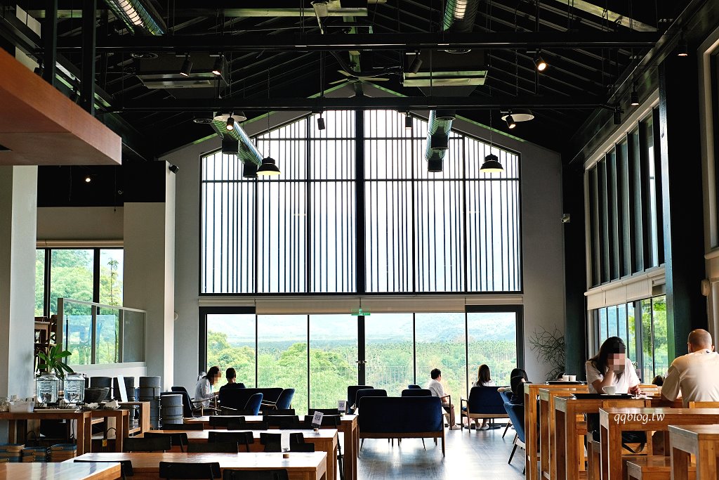 南投魚池︱鹿篙咖啡莊園．茶園環繞的景觀咖啡館，坐擁180度群山美景 @QQ的懶骨頭