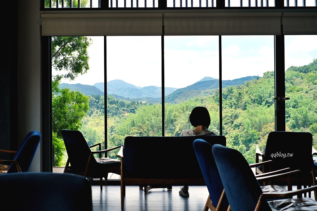 南投魚池︱鹿篙咖啡莊園．茶園環繞的景觀咖啡館，坐擁180度群山美景 @QQ的懶骨頭