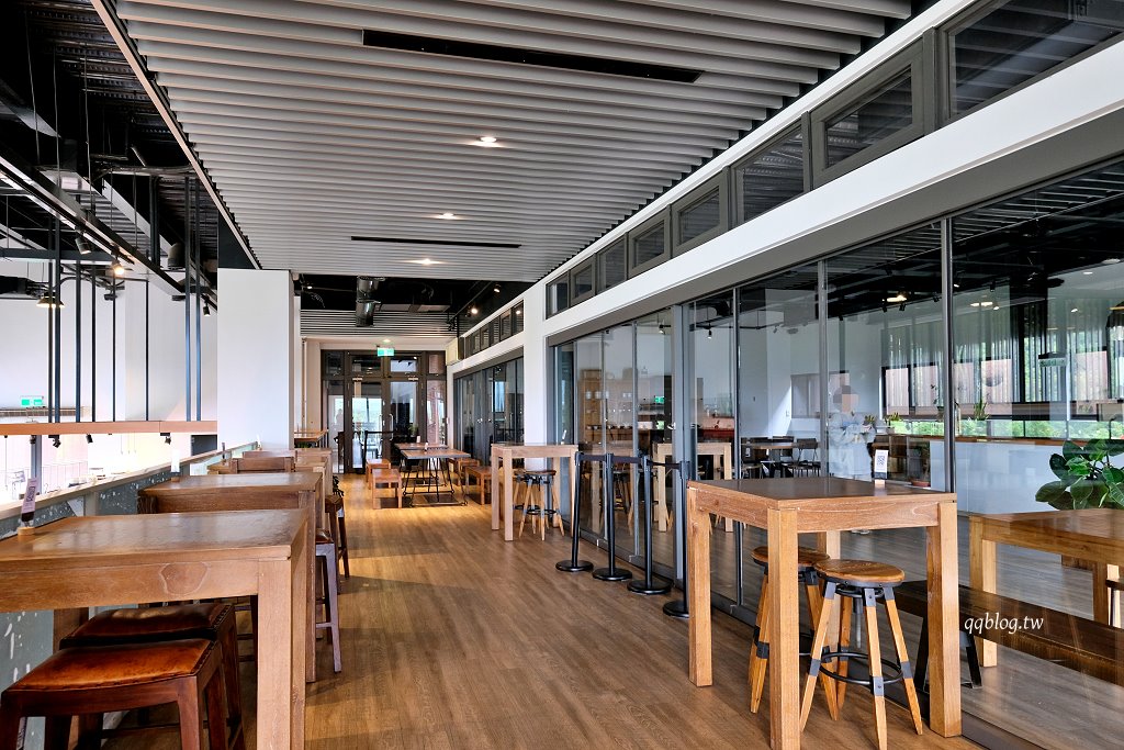 南投魚池︱鹿篙咖啡莊園．茶園環繞的景觀咖啡館，坐擁180度群山美景 @QQ的懶骨頭