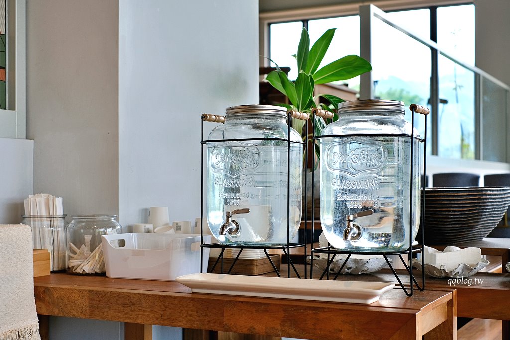 南投魚池︱鹿篙咖啡莊園．茶園環繞的景觀咖啡館，坐擁180度群山美景 @QQ的懶骨頭