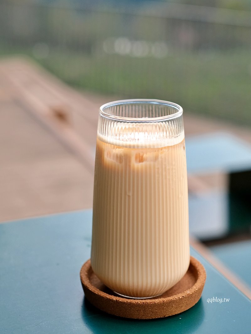 南投魚池︱鹿篙咖啡莊園．茶園環繞的景觀咖啡館，坐擁180度群山美景 @QQ的懶骨頭