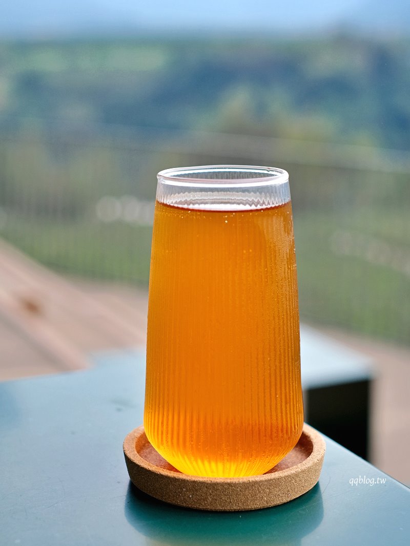 南投魚池︱鹿篙咖啡莊園．茶園環繞的景觀咖啡館，坐擁180度群山美景 @QQ的懶骨頭