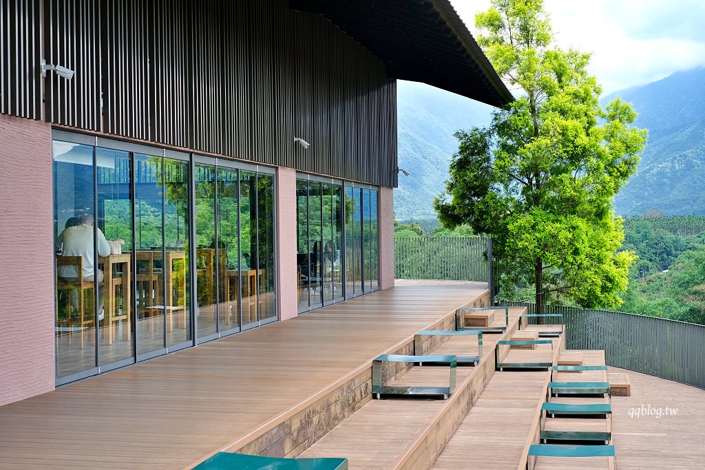 南投魚池︱鹿篙咖啡莊園．茶園環繞的景觀咖啡館，坐擁180度群山美景 @QQ的懶骨頭