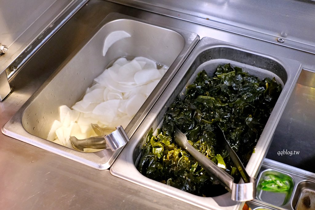 台中西區｜金豬韓食．主打新鮮溫體豬的韓式烤肉，全程有專人代烤，韓大王馬鈴薯豬骨湯新品牌 @QQ的懶骨頭