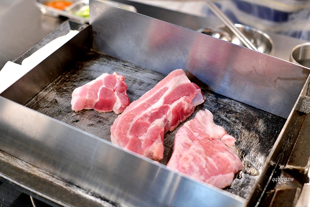 台中西區｜金豬韓食．主打新鮮溫體豬的韓式烤肉，全程有專人代烤，韓大王馬鈴薯豬骨湯新品牌 @QQ的懶骨頭
