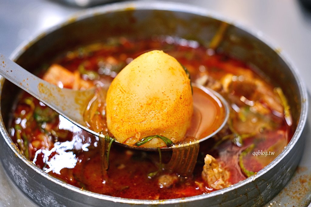 台中西區｜金豬韓食．主打新鮮溫體豬的韓式烤肉，全程有專人代烤，韓大王馬鈴薯豬骨湯新品牌 @QQ的懶骨頭