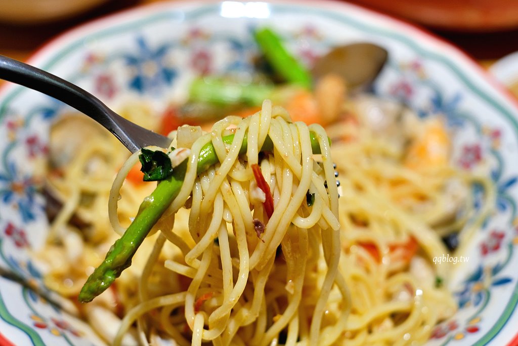 台中西區︱遊牧餐桌 Nomadic Trattoria．台中國美館附近老宅義大利麵 @QQ的懶骨頭