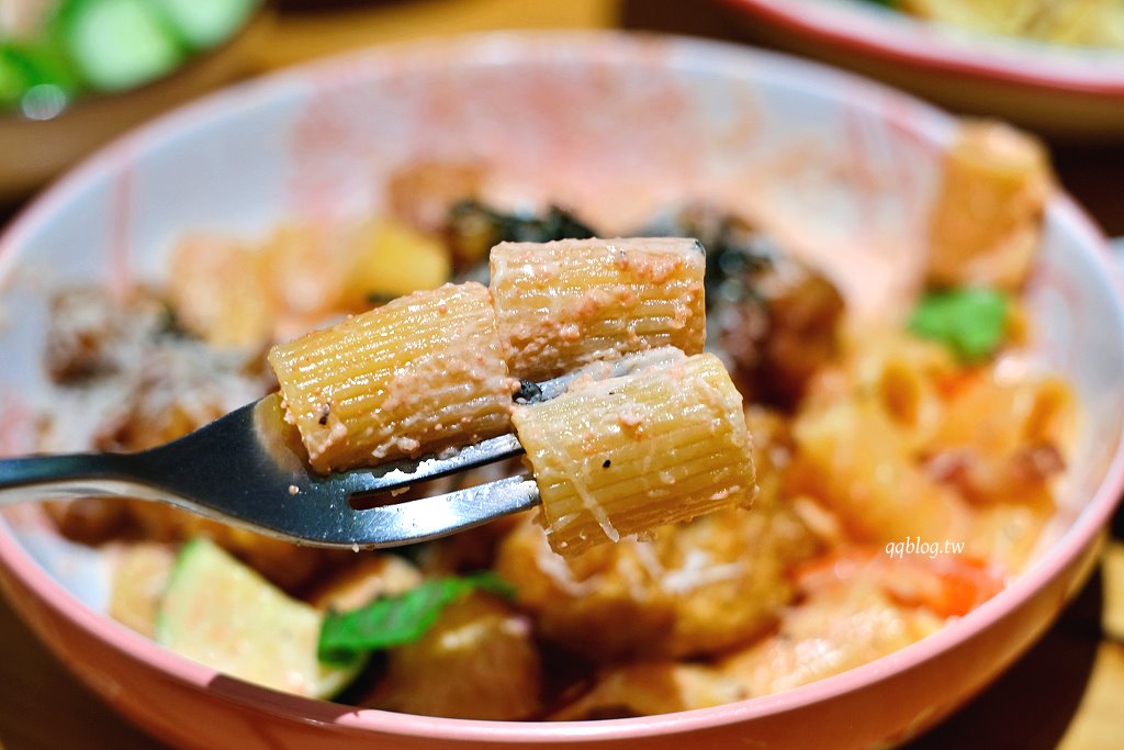 台中西區︱遊牧餐桌 Nomadic Trattoria．台中國美館附近老宅義大利麵 @QQ的懶骨頭