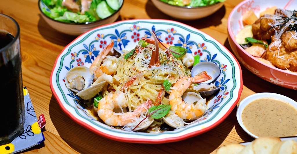 台中西區︱遊牧餐桌 Nomadic Trattoria．台中國美館附近老宅義大利麵 @QQ的懶骨頭