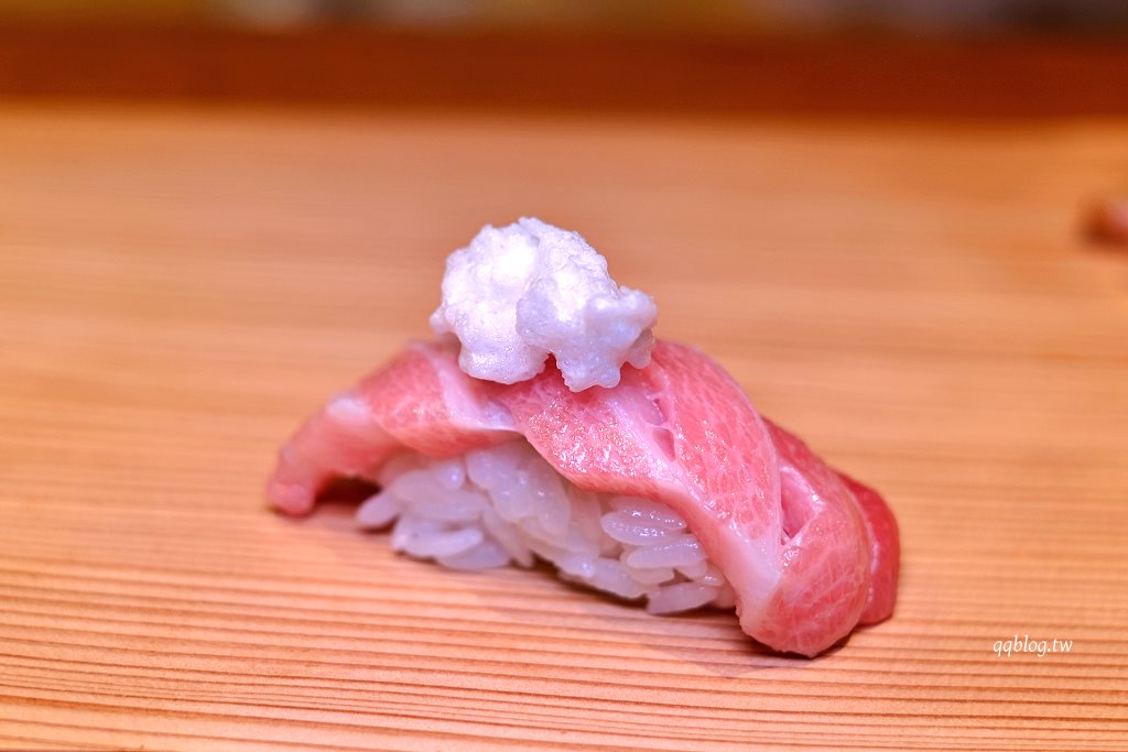 台中西區︱鮨千本.日本世界壽司大賽第三名主廚佐山智紹坐鎮,道道精彩的江戶前壽司 @QQ的懶骨頭 台中西區︱鮨千本.日本世界壽司大賽第三名主廚佐山智紹坐鎮,道道精彩的江戶前壽司 @QQ的懶骨頭