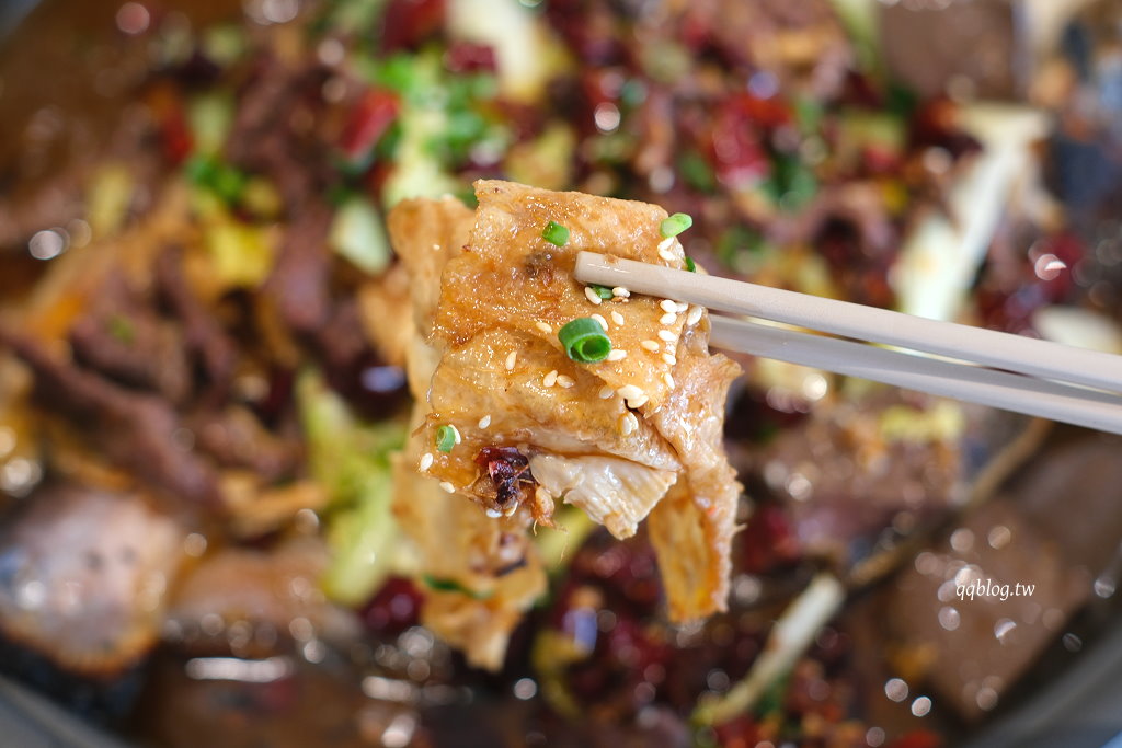 台中北區︱麻川川青花椒烤魚．來自重慶的道地烤魚，現烤活魚香味十足 @QQ的懶骨頭