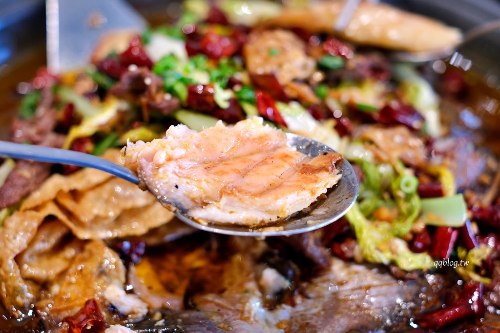 台中北區︱麻川川青花椒烤魚．來自重慶的道地烤魚，現烤活魚香味十足 @QQ的懶骨頭