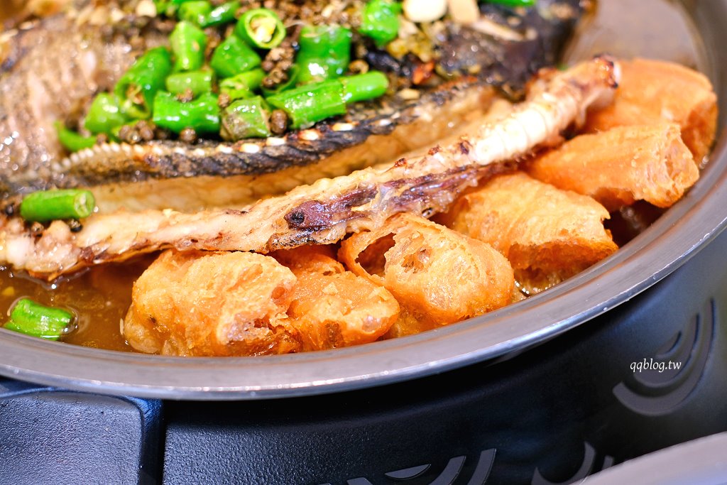 台中北區︱麻川川青花椒烤魚．來自重慶的道地烤魚，現烤活魚香味十足 @QQ的懶骨頭