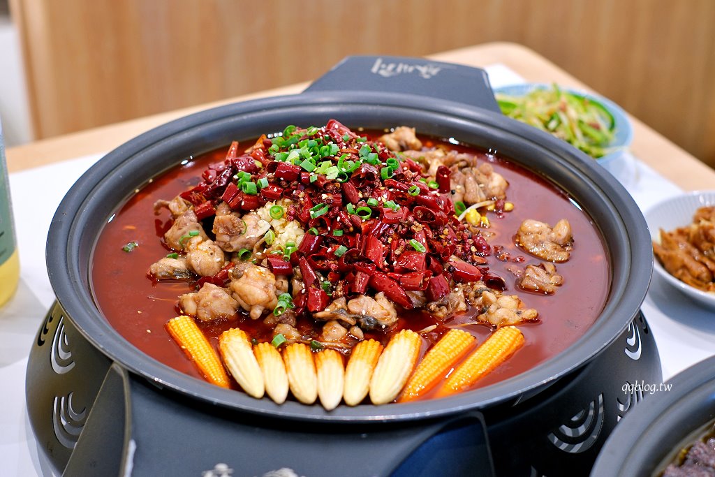 台中北區︱麻川川青花椒烤魚．來自重慶的道地烤魚，現烤活魚香味十足 @QQ的懶骨頭