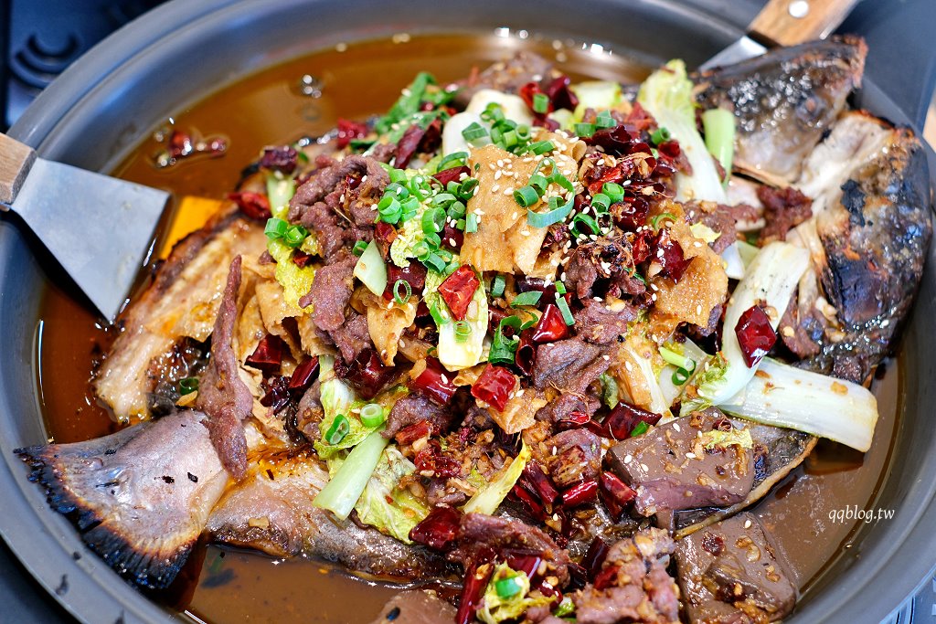 台中北區︱麻川川青花椒烤魚．來自重慶的道地烤魚，現烤活魚香味十足 @QQ的懶骨頭