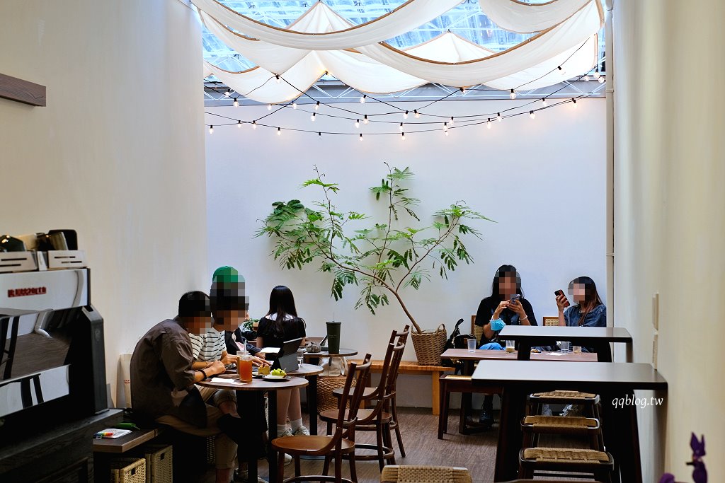 台中北區︱老花甜Flowercoffee.台中科博館附近老宅甜點店,獨創的塔上戚風果真是招牌 @QQ的懶骨頭 台中北區︱老花甜Flowercoffee.台中科博館附近老宅甜點店,獨創的塔上戚風果真是招牌 @QQ的懶骨頭