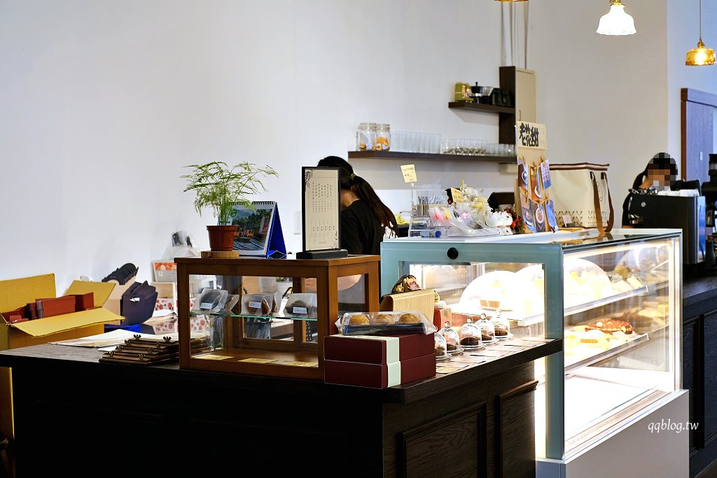 台中北區︱老花甜Flowercoffee.台中科博館附近老宅甜點店,獨創的塔上戚風果真是招牌 @QQ的懶骨頭 台中北區︱老花甜Flowercoffee.台中科博館附近老宅甜點店,獨創的塔上戚風果真是招牌 @QQ的懶骨頭