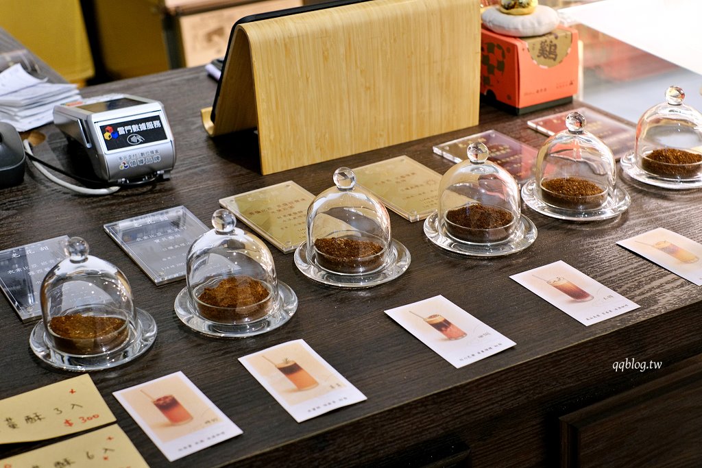 台中北區︱老花甜Flowercoffee．台中科博館附近老宅甜點店，獨創的塔上戚風果真是招牌 @QQ的懶骨頭