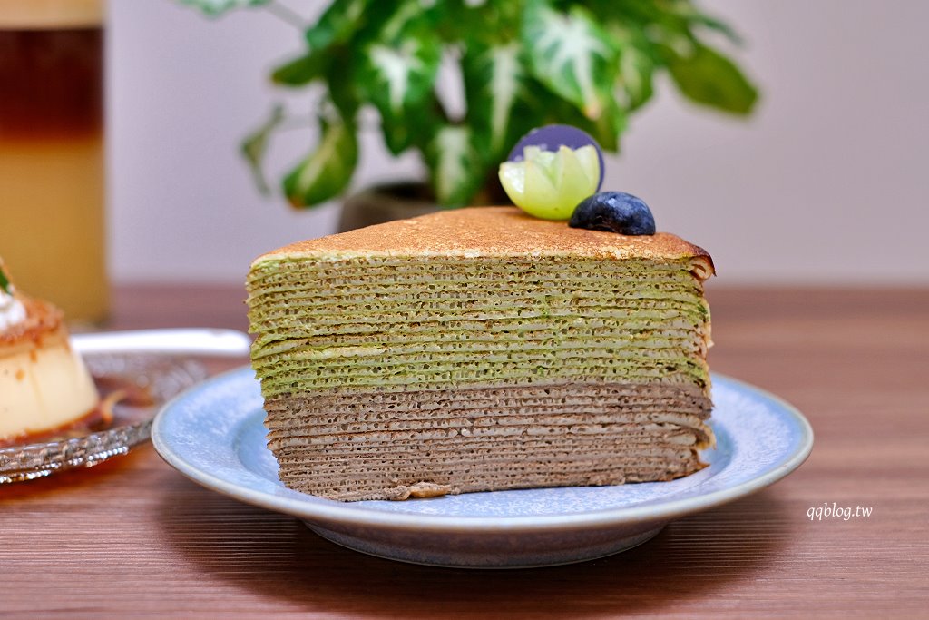 台中北區︱老花甜Flowercoffee．台中科博館附近老宅甜點店，獨創的塔上戚風果真是招牌 @QQ的懶骨頭