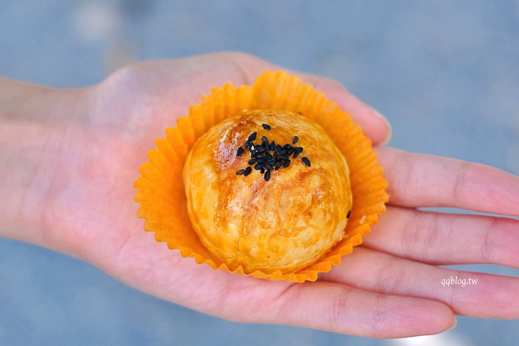 花蓮︱一芳蛋黃酥．師承彰化名店的手藝，香酥可口好好吃 @QQ的懶骨頭
