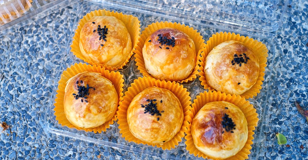 花蓮︱一芳蛋黃酥．師承彰化名店的手藝，香酥可口好好吃 @QQ的懶骨頭