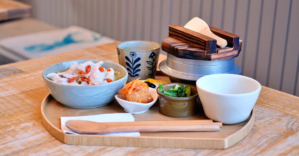 台中豐原︱五鮮級鍋物專賣-豐原白金店．平價火鍋湯底、肉品自由搭配，白飯、飲料吃到飽，營業到凌2:00，夜貓子吃鍋啦 @QQ的懶骨頭