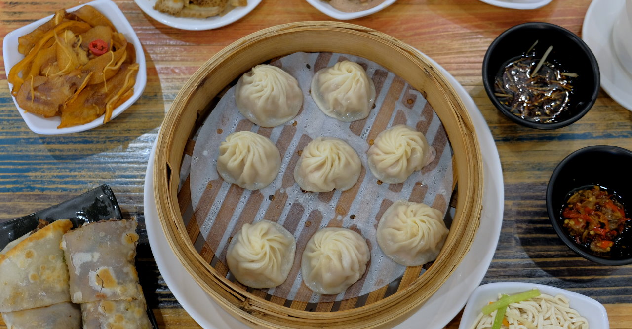 台中西區︱饕之鄉 李姐的店．網友評比為台中平價版鼎泰豐，2021米其林必比登推薦 @QQ的懶骨頭