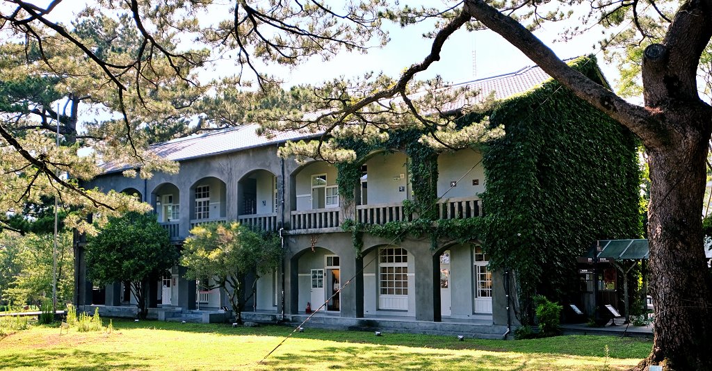 台中北區︱榮華街咖啡．位在街角轉彎處的迷你咖啡館，甜點非常的有水準 @QQ的懶骨頭