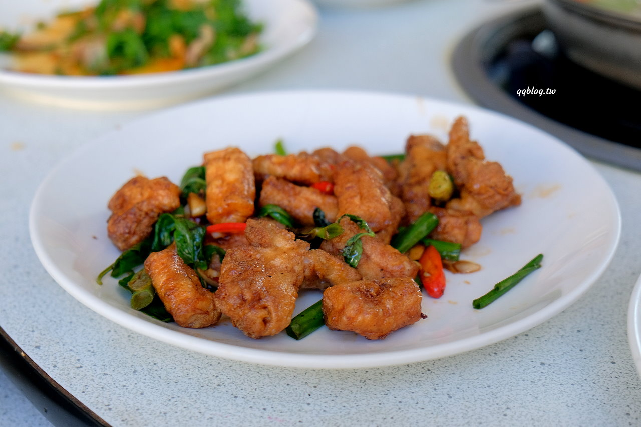 台中東勢︱檳園食坊．平價美味的客家菜餐廳，推清燙溫體牛肉火鍋 @QQ的懶骨頭