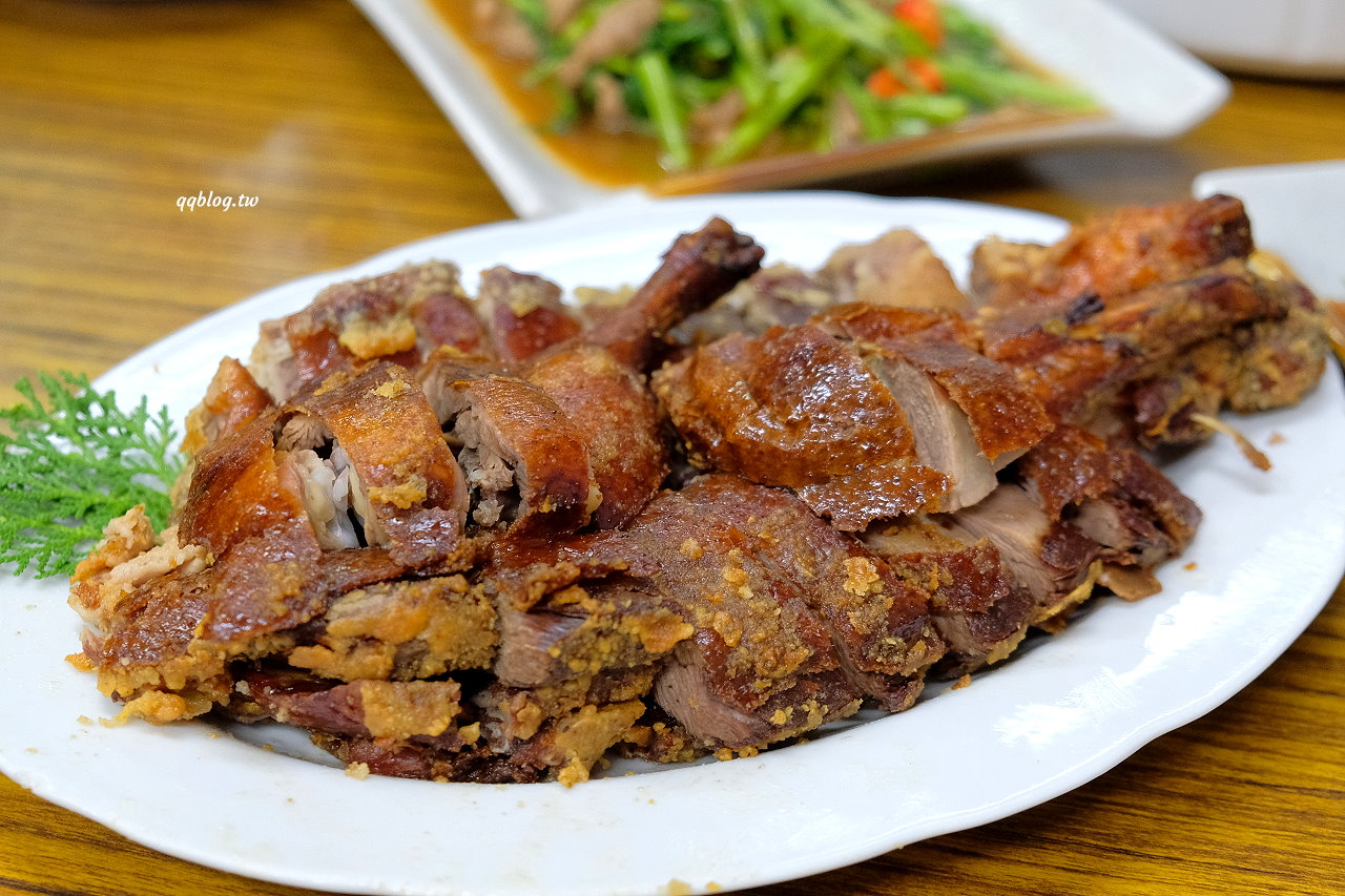 台中石岡︱土牛客家小吃．營業超過20年的在地老店，招牌香酥鴨必點 @QQ的懶骨頭