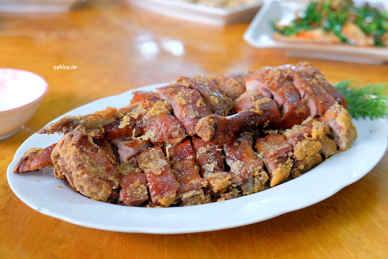 台中石岡︱土牛客家小吃．營業超過20年的在地老店，招牌香酥鴨必點 @QQ的懶骨頭