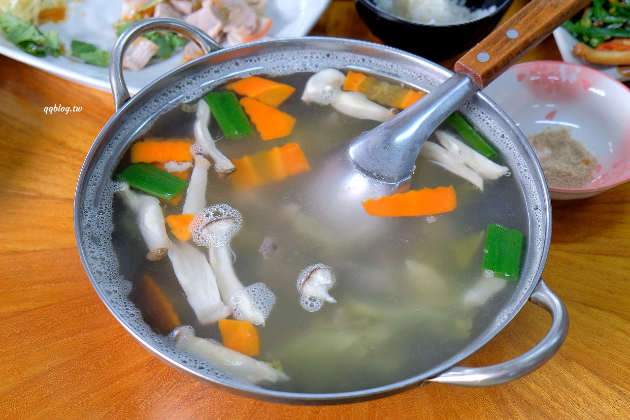 台中石岡︱土牛客家小吃．營業超過20年的在地老店，招牌香酥鴨必點 @QQ的懶骨頭