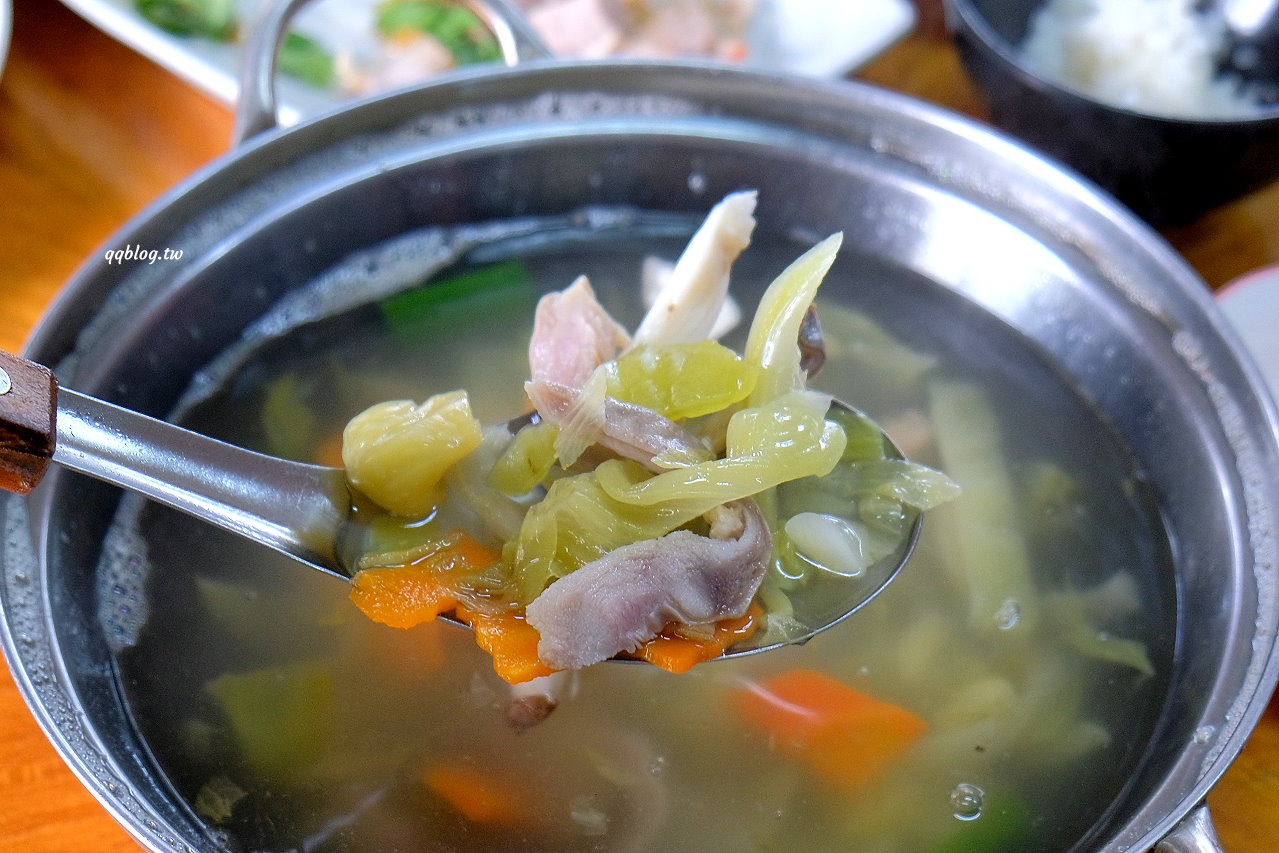 台中石岡︱土牛客家小吃．營業超過20年的在地老店，招牌香酥鴨必點 @QQ的懶骨頭