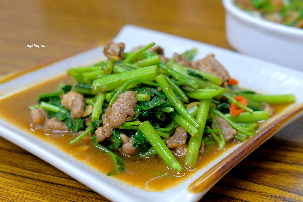 台中石岡︱土牛客家小吃．營業超過20年的在地老店，招牌香酥鴨必點 @QQ的懶骨頭