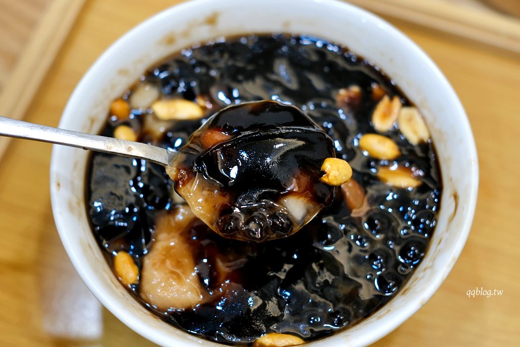 台中北區︱嘉良冰鎮 梅亭參店．太平超人氣冰品店，冬季甜湯暖心又暖胃 @QQ的懶骨頭