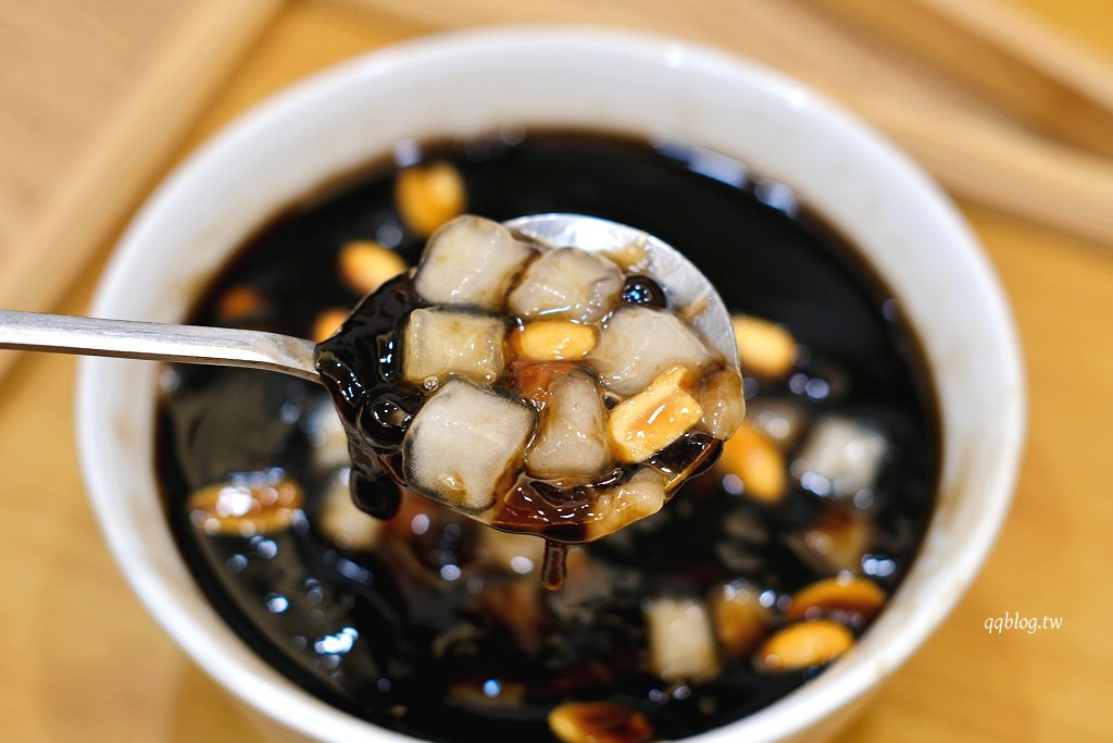 台中北區︱嘉良冰鎮 梅亭參店．太平超人氣冰品店，冬季甜湯暖心又暖胃 @QQ的懶骨頭