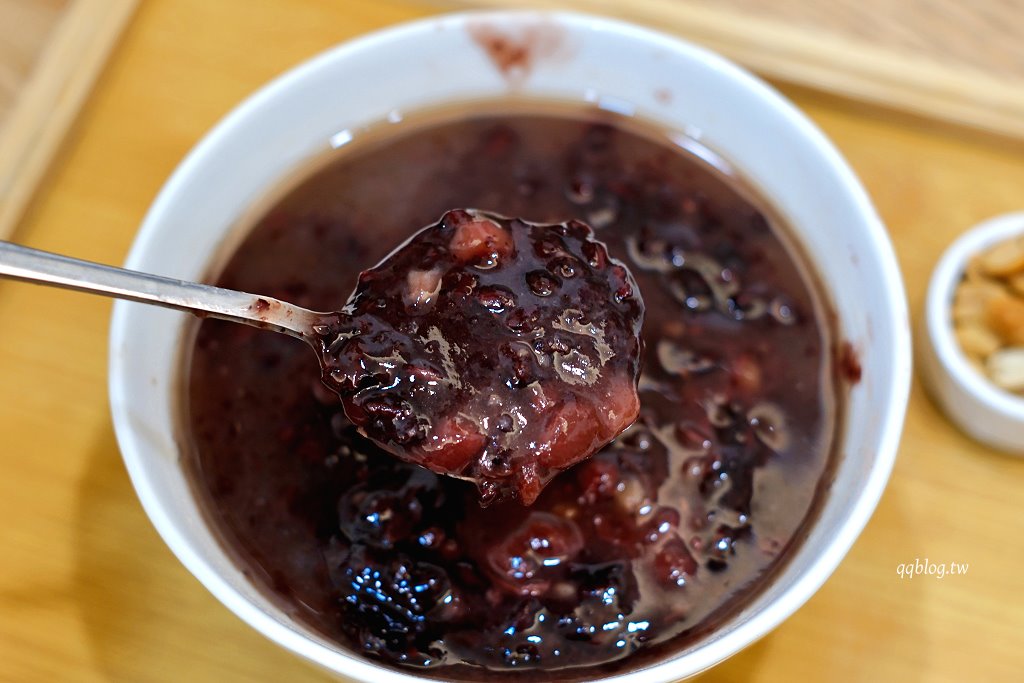 台中北區︱嘉良冰鎮 梅亭參店．太平超人氣冰品店，冬季甜湯暖心又暖胃 @QQ的懶骨頭