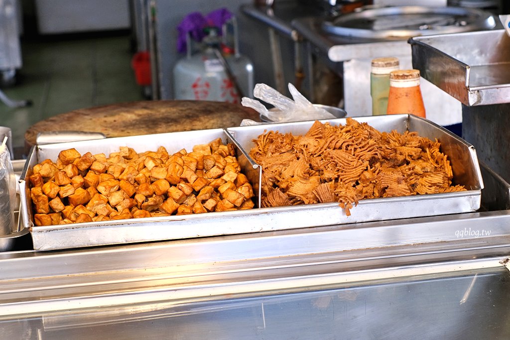 高雄鹽埕︱阿囉哈滷味．飄香超過一甲子的在地人氣滷味攤 @QQ的懶骨頭
