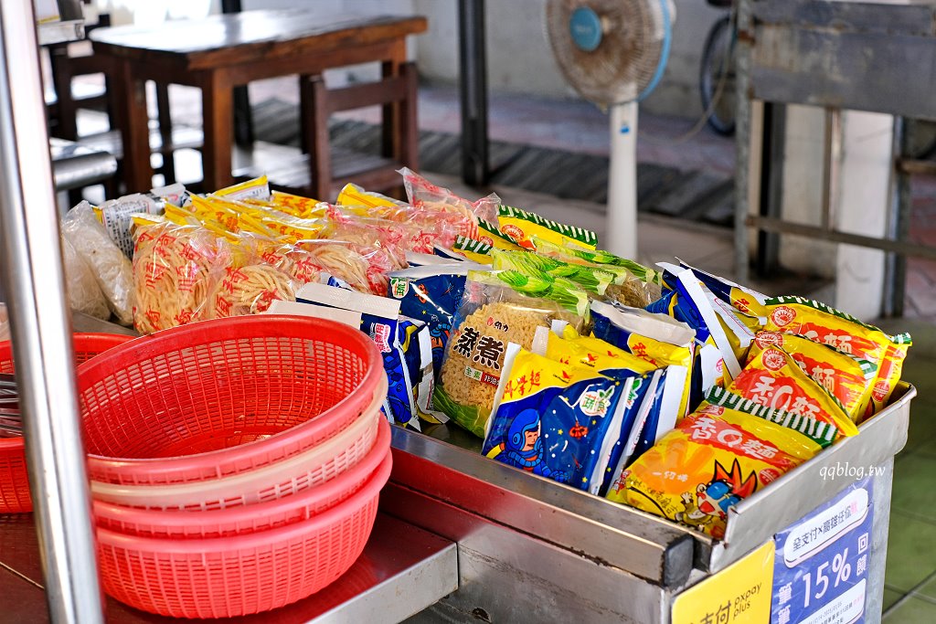 高雄鹽埕︱阿囉哈滷味．飄香超過一甲子的在地人氣滷味攤 @QQ的懶骨頭