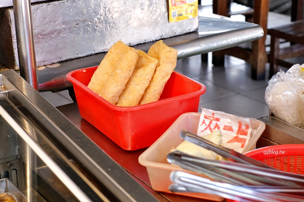 高雄鹽埕︱阿囉哈滷味．飄香超過一甲子的在地人氣滷味攤 @QQ的懶骨頭