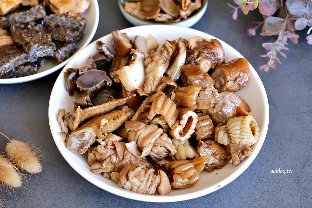 高雄鹽埕︱阿囉哈滷味．飄香超過一甲子的在地人氣滷味攤 @QQ的懶骨頭