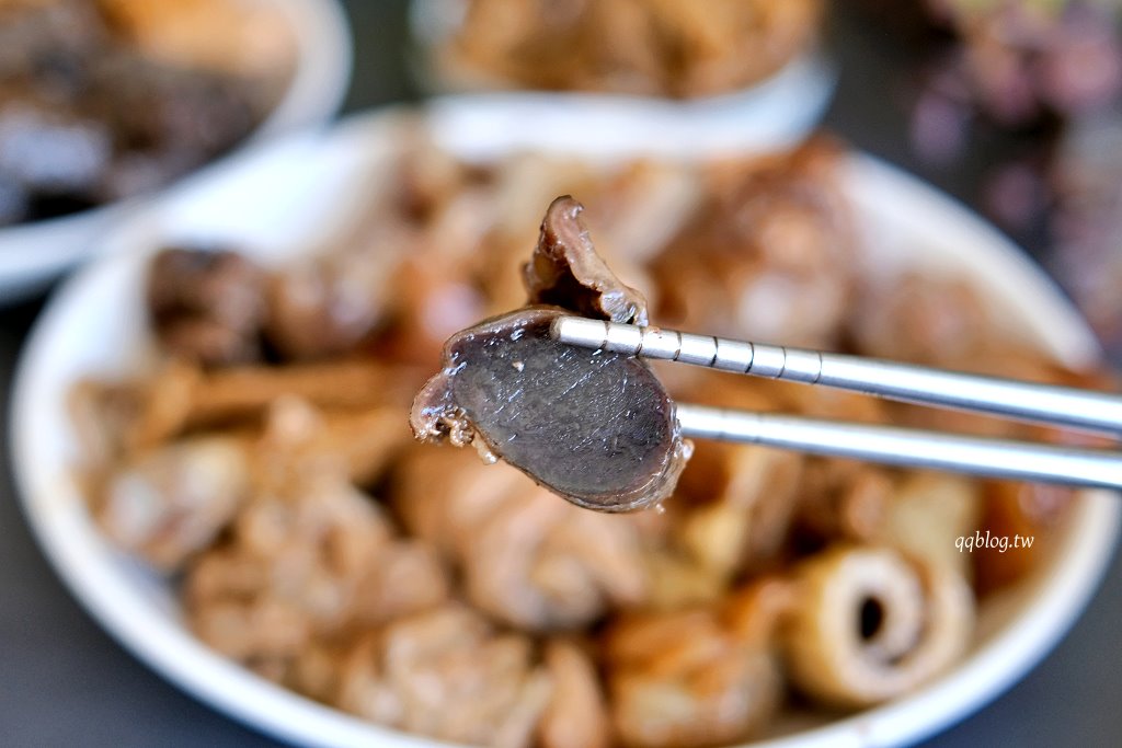 高雄鹽埕︱阿囉哈滷味．飄香超過一甲子的在地人氣滷味攤 @QQ的懶骨頭